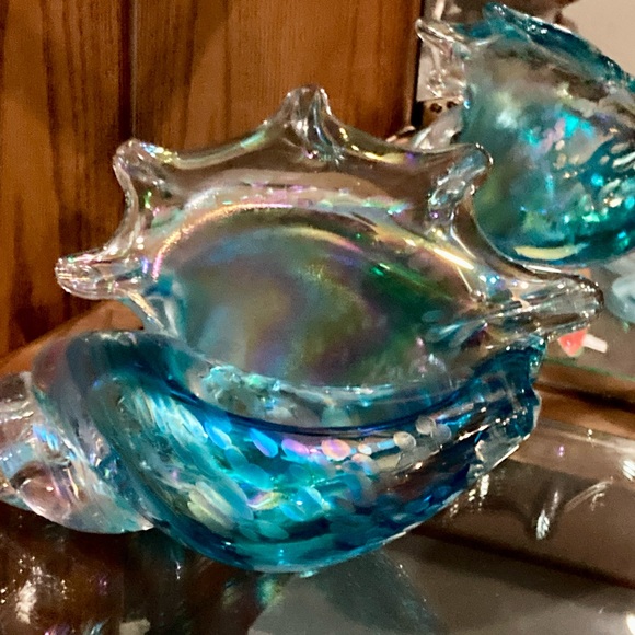 “Wilson” Large Iridescent Glass Conch Shell - Picture 6 of 7